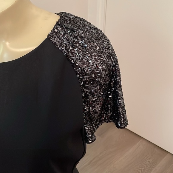 Ann Taylor Black Sequin Flutter Sleeve Top NWT - Picture 4 of 7